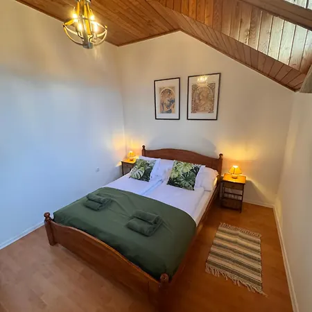 Keltafok Apartman, Dom wakacyjny *