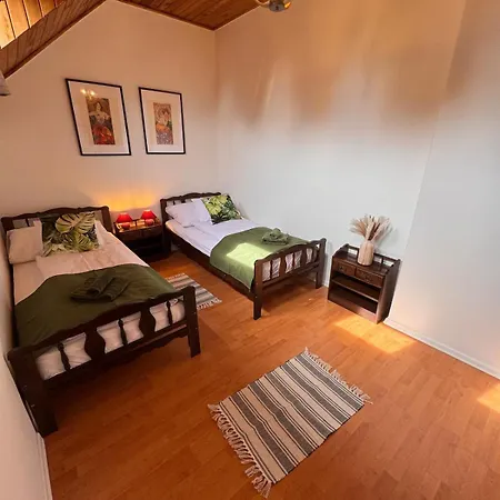 Keltafok Apartman, *